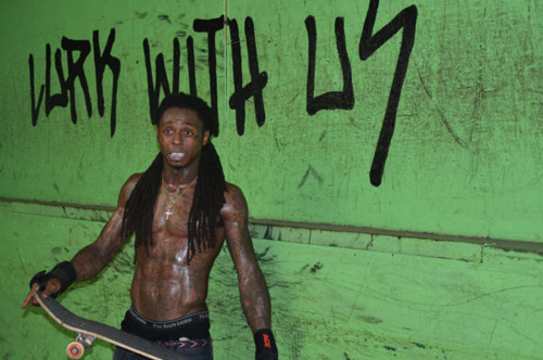 Tweets Are Watching… @LilTunechi Gets an Ouchie!