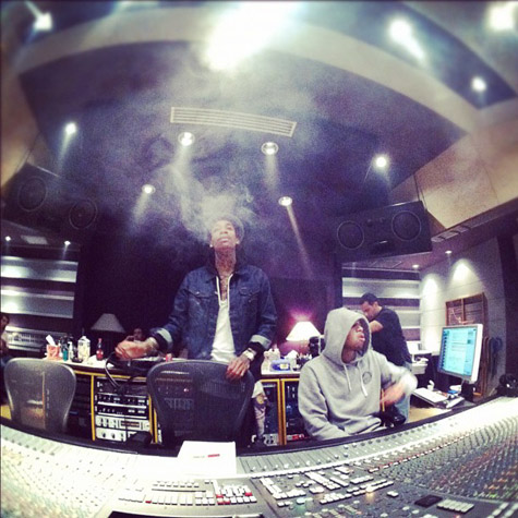 (PICS) Wiz Khalifa, Chris Brown & Adam Levine Hit the Studio