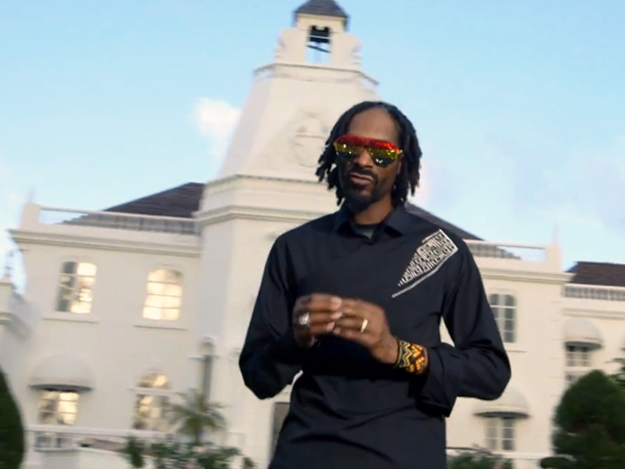 Snoop Lion Ft. Angela Hunte “Here Comes The King” (Video Inside)