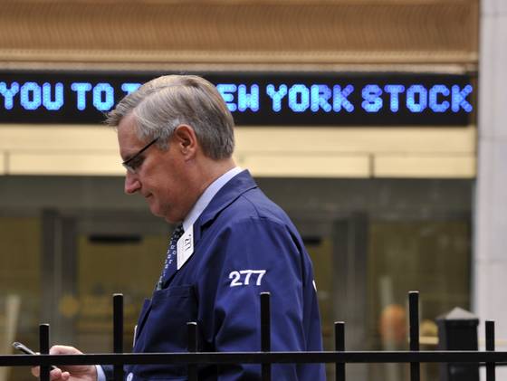 Financial News Update: Wall Street Reopens After Hurricane Sandy with Mixed Results