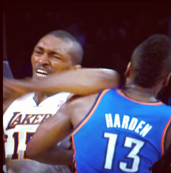 What A Cheap Shot!! Ron Artest Throws A Flagrant Elbow During Game
