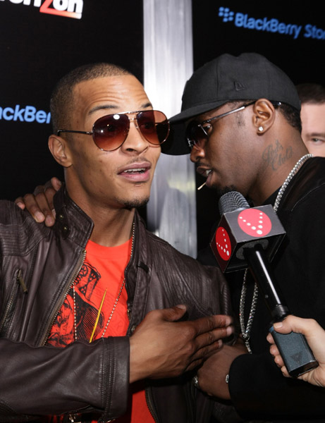 Bitchassness Alert!! Diddy Shows Ignorance in Club because Partygoers Not Drinking His Vodka then Gets Hood Checked by TI