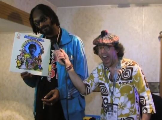 Nardwuar Interviews Snoop Dogg [Video]