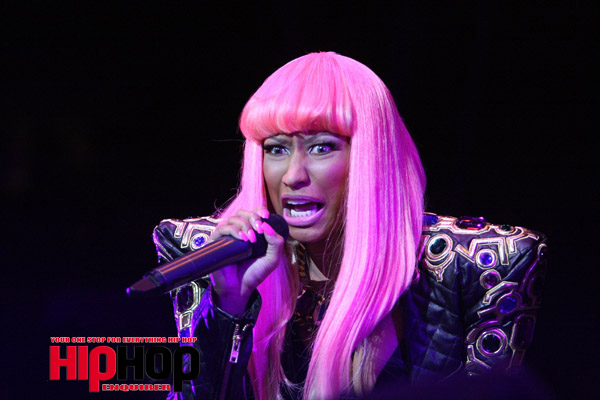 Nicki Minaj Performs in Trinidad (live footage)