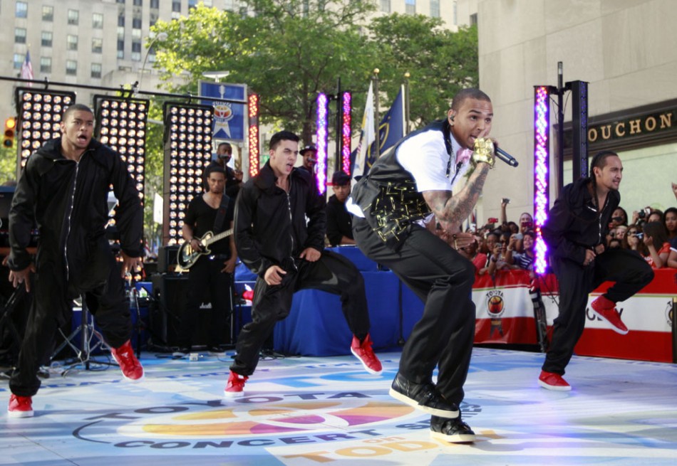 Chris Brown Announces F.A.M.E Tour Dates