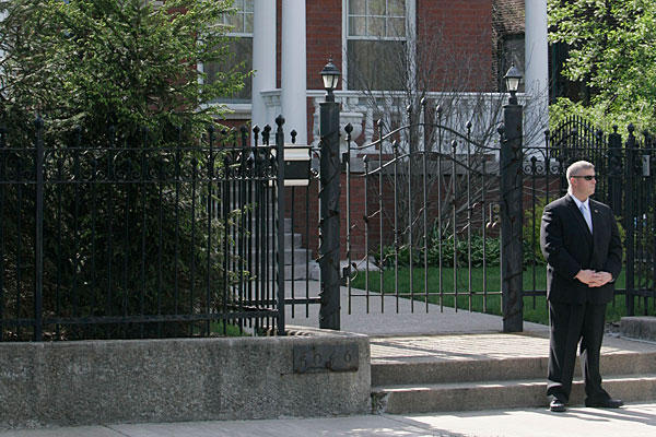 Baller Alert: For 900K And A Security Check You Can Be @BarackObama Neighbor