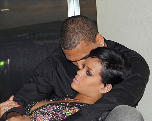 Just Chillin? @Rihanna Shows Instagram a Photo of @ChrisBrown Asleep on a Bed Topless! (Pic Inside!)